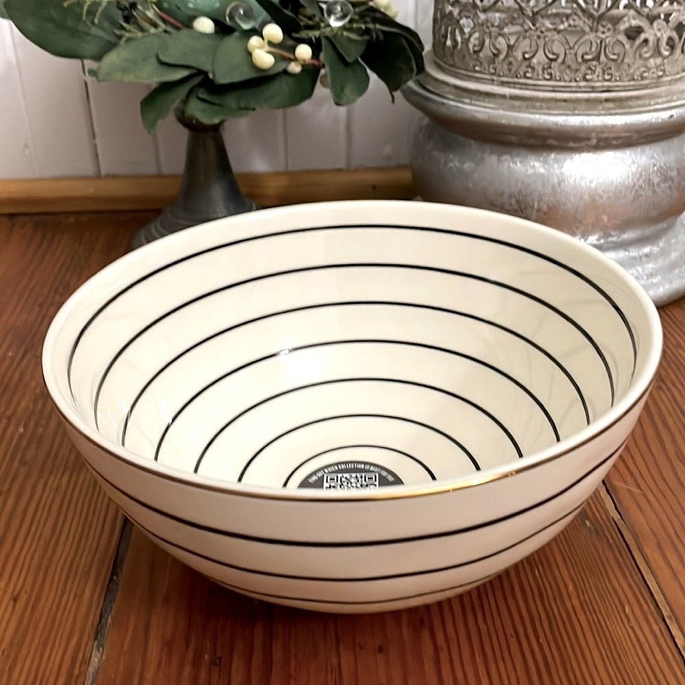 New Thyme And Table Large Soup or Serving Bowl Lines